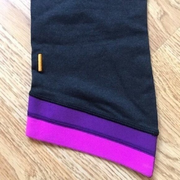 Lucy: POWERMAX Black/ Pink/ Purple Capris Sz XS - Picture 6 of 8